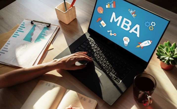 The Advantages and Challenges of Pursuing an MBA Degree Online